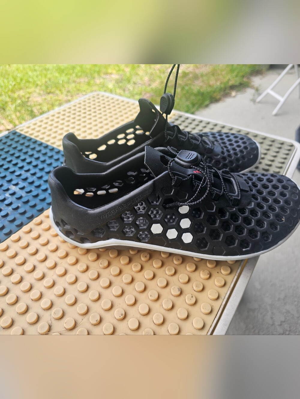 Size 9 - Vivobarefoot Ultra III Bloom - Water Shoes